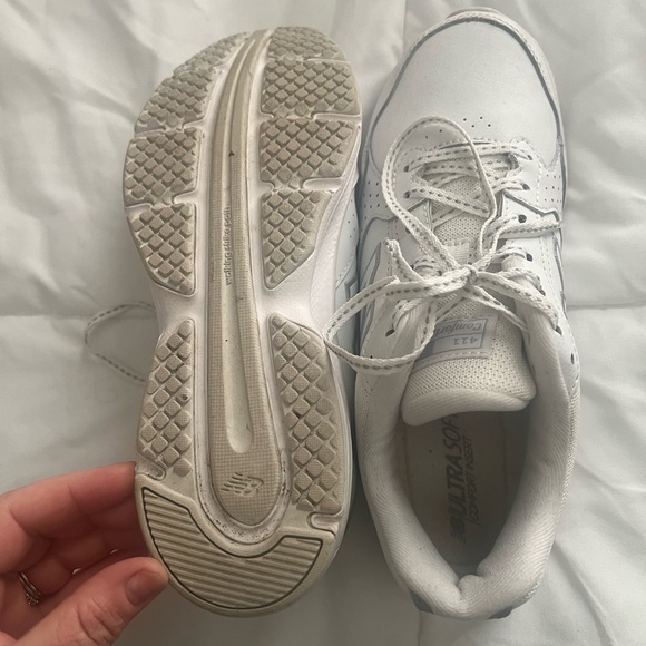 Gently used new balance dad shoes - Picture 4 of 4